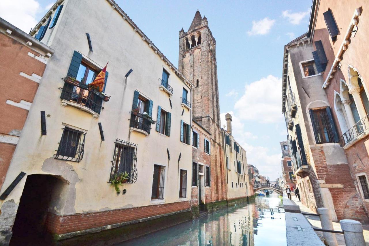 San Barnaba On The Canal Venecia
